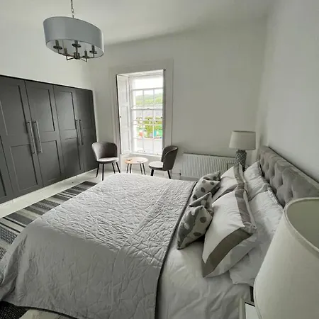 Bank House Homestay *